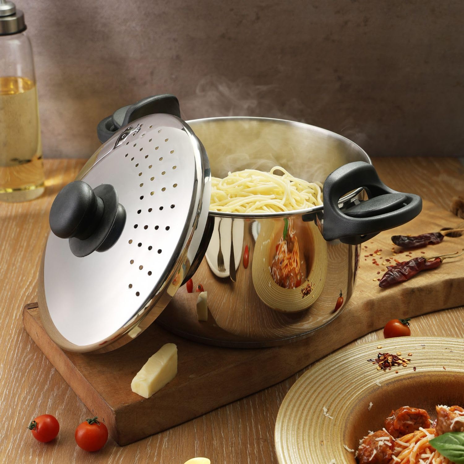 Vinod Stainless Steel Pasta Pot with Strainer Lid | AISI 202 Food-Grade Steel, Aluminium-Encapsulated Base, Locking Bakelite Handles