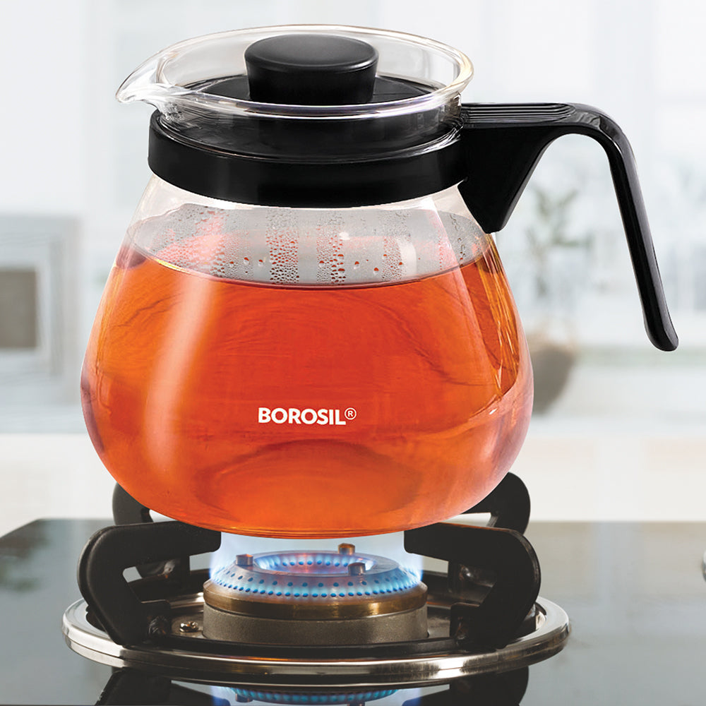 Clear Glass Carafe with In Lid Strainer