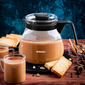 Clear Glass Carafe with In Lid Strainer image 9