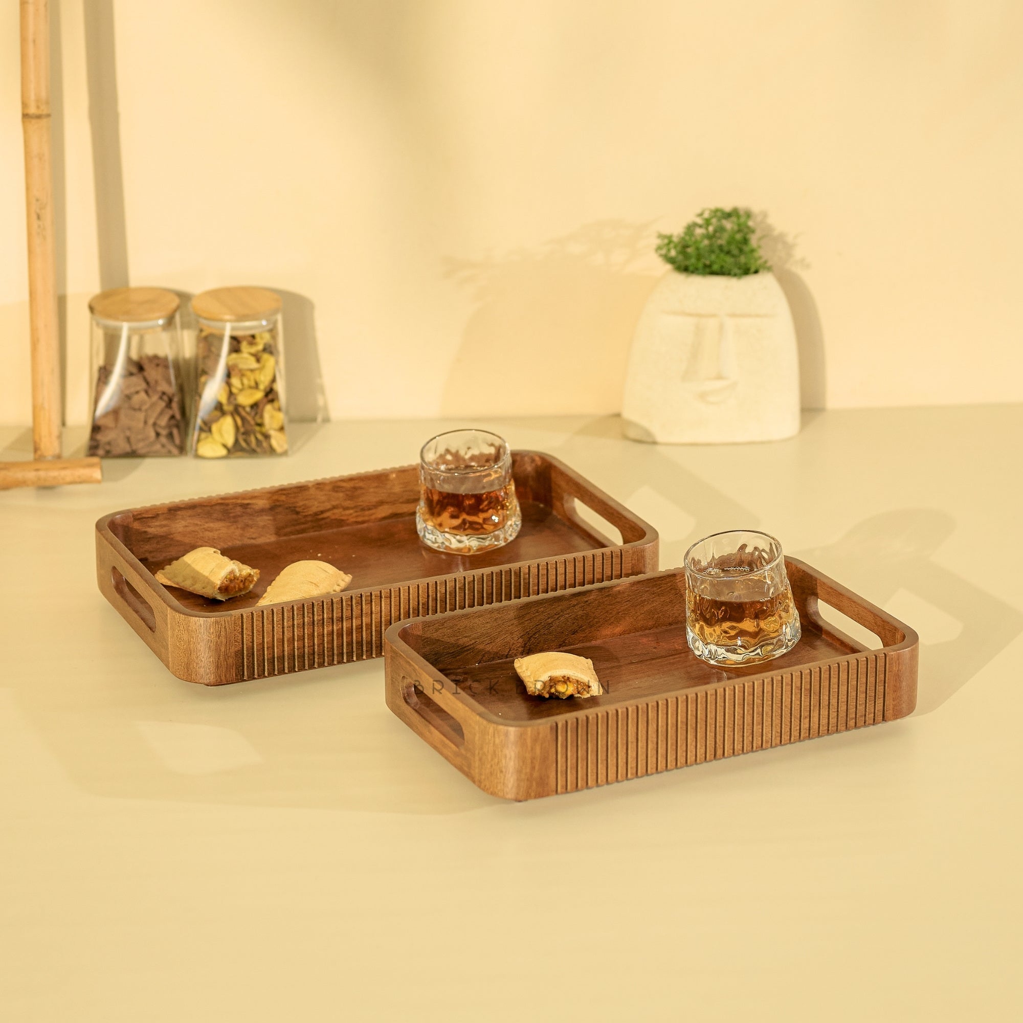 Brick Brown Duet Solid Wood Nested Serving Trays (Set of 2)